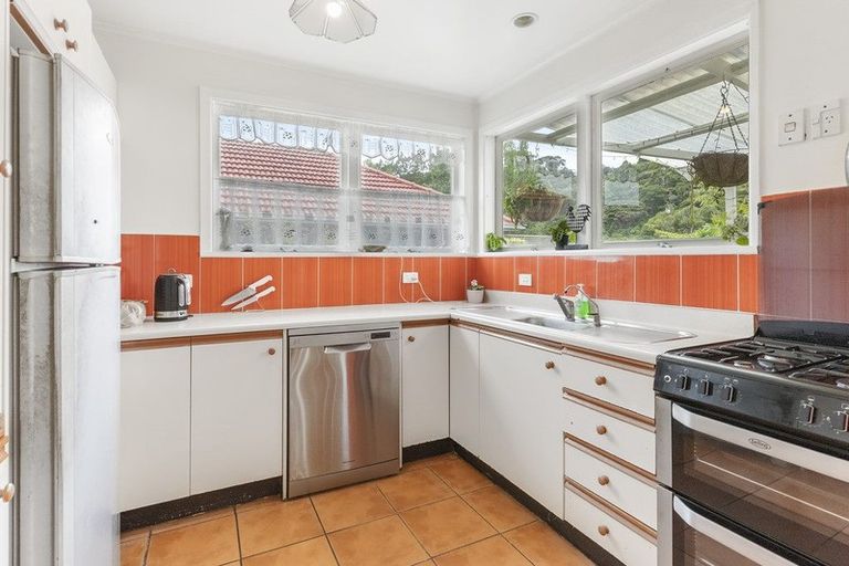 Photo of property in 28 Lowtherhurst Road, Massey, Auckland, 0614