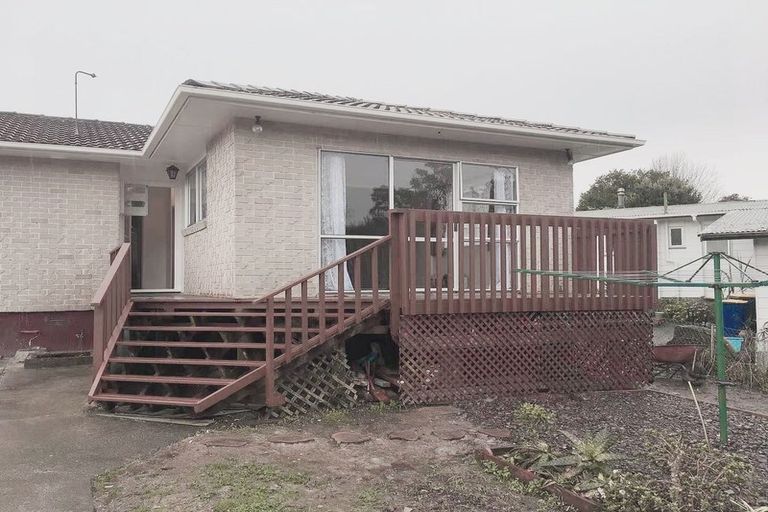 Photo of property in 24 Finlow Drive, Te Atatu South, Auckland, 0610