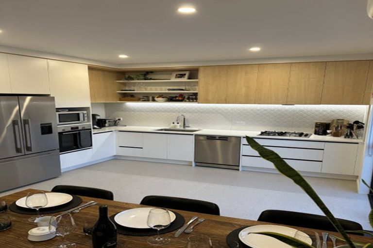 Photo of property in 48a Portadown Avenue, Pakuranga Heights, Auckland, 2010