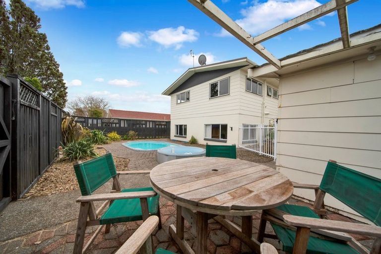 Photo of property in 25 Truby King Street, Merrilands, New Plymouth, 4312
