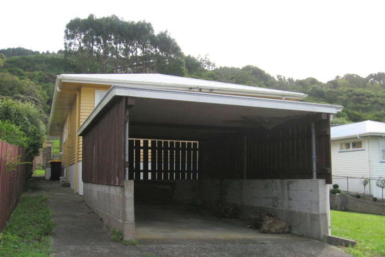 Photo of property in 68 Chester Road, Tawa, Wellington, 5028