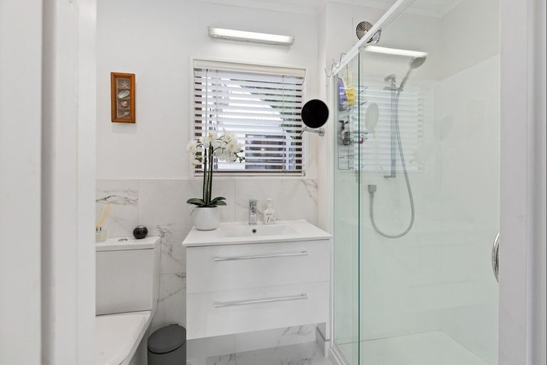 Photo of property in 38 Glenelg Road, Red Beach, 0932