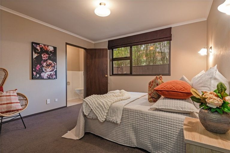 Photo of property in 18 Brightwater Terrace, Terrace End, Palmerston North, 4410