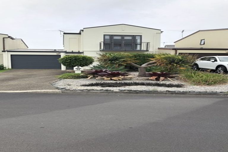 Photo of property in 54 Provence Esplanade, Te Atatu Peninsula, Auckland, 0610