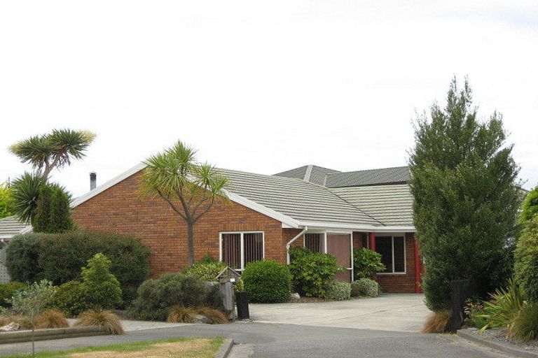 Photo of property in 8 Cobblewood Court, Parklands, Christchurch, 8083