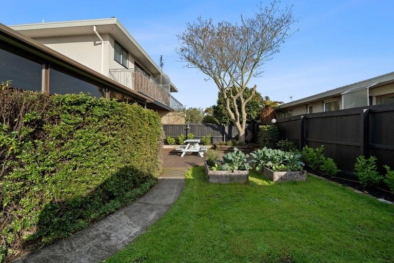 Photo of property in 1a James Condon Place, Redwood, Christchurch, 8051