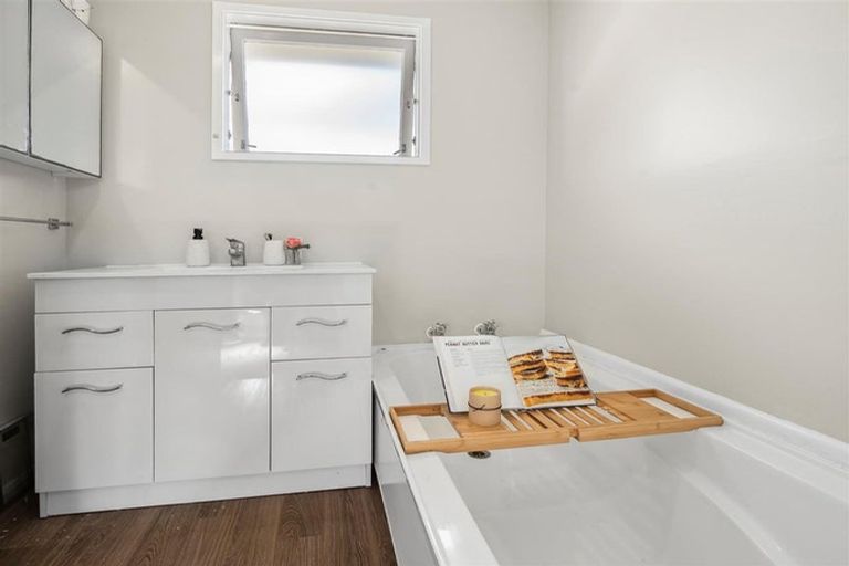 Photo of property in 8 Thackeray Place, Owhata, Rotorua, 3010