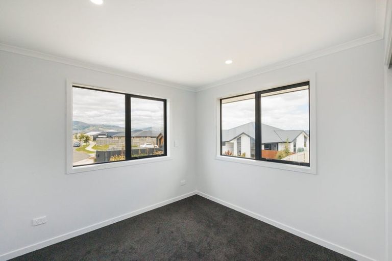 Photo of property in 54 Sardinia Grove, Fitzherbert, Palmerston North, 4410