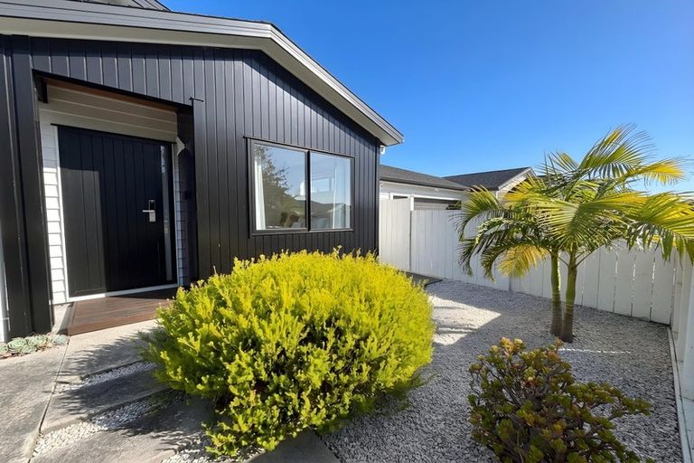 Photo of property in 64 Schoolside Road, Kumeu, 0810