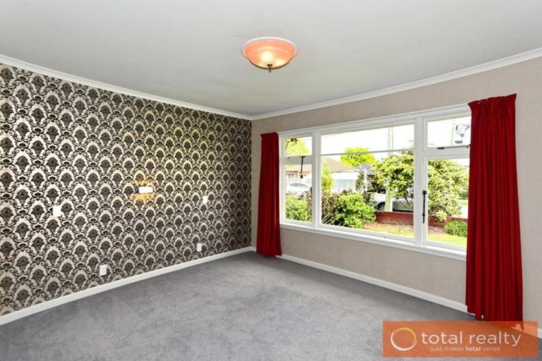 Photo of property in 6 Kinnaird Place, Hillmorton, Christchurch, 8025