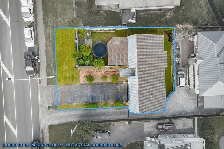 Photo of property in 85 Hobsonville Road, West Harbour, Auckland, 0618