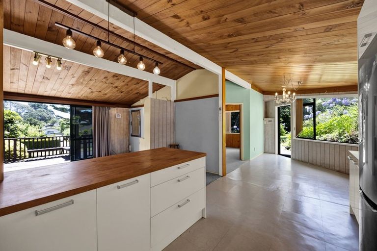 Photo of property in 15 Awanui Street, Merrilands, New Plymouth, 4312