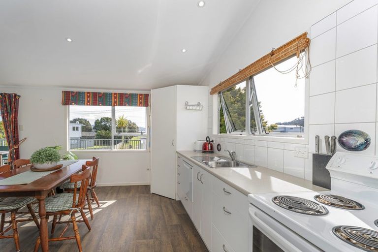 Photo of property in 20 Hardy Place, Cooks Beach, Whitianga, 3591