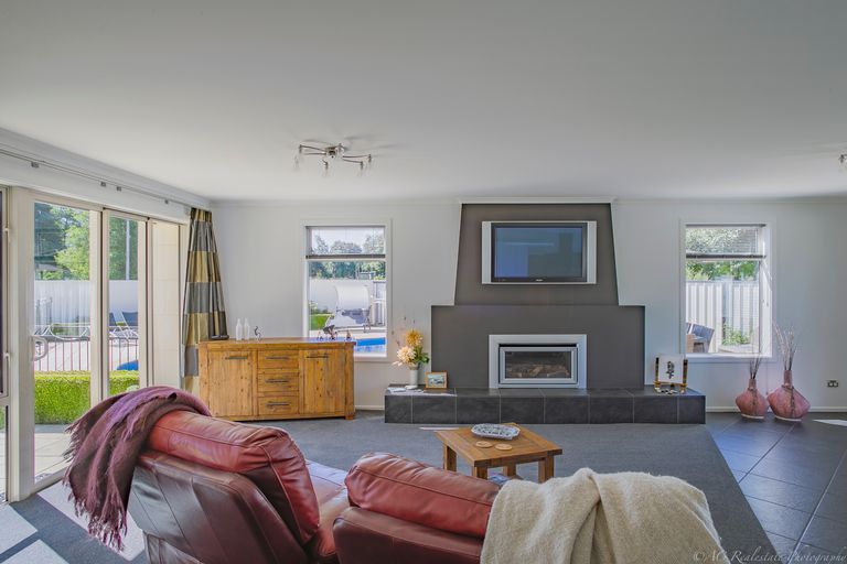 Photo of property in 49 Tancred Street, Geraldine, 7930