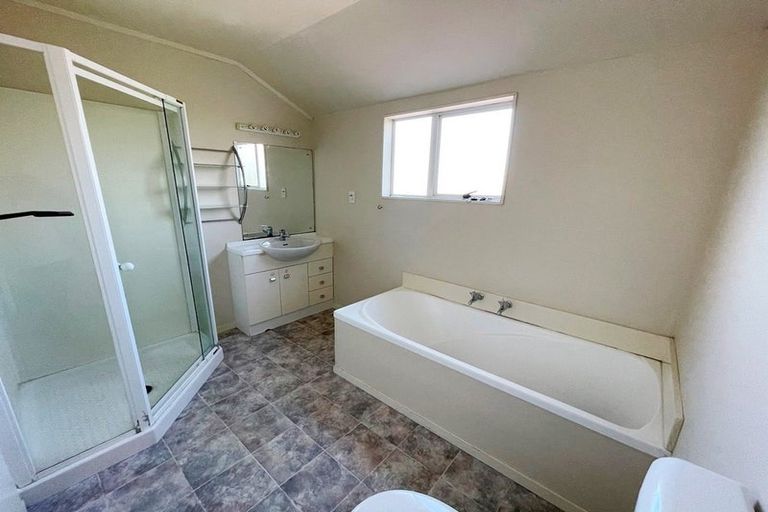 Photo of property in 10 Granville Drive, Massey, Auckland, 0614