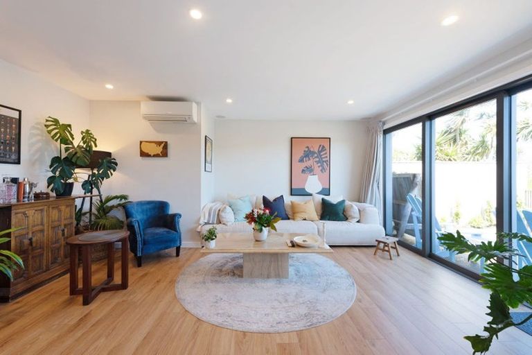 Photo of property in 19 Miles Crescent, Newlands, Wellington, 6037