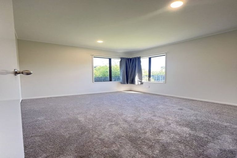 Photo of property in 12 Leven Lane, Totara Heights, Auckland, 2105