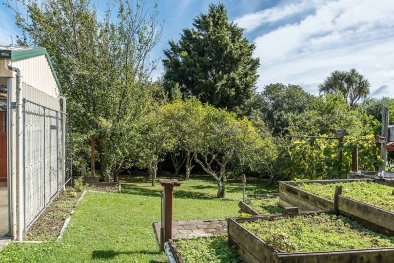 Photo of property in 14 Huia Street, Waikanae, 5036