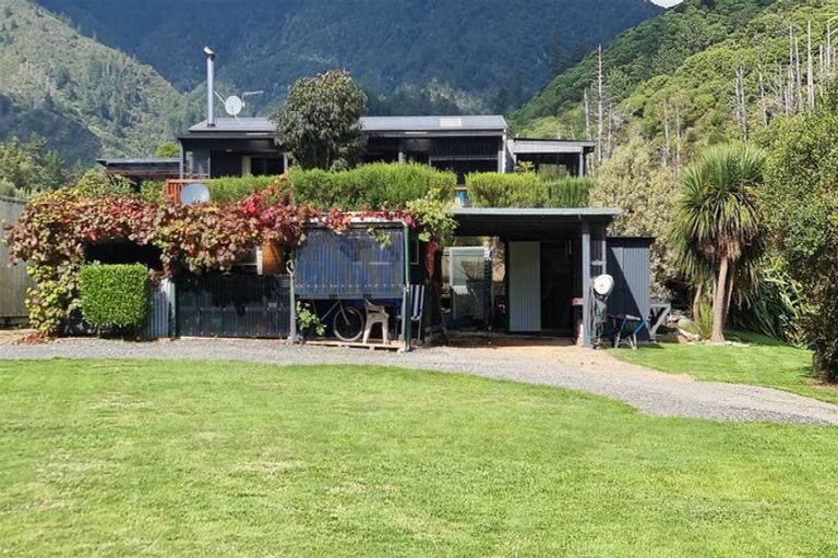 Photo of property in 102 Boons Valley Road, Waikawa, Picton, 7220