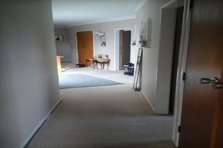 Photo of property in 15 Eyre Street, Henderson, Auckland, 0612