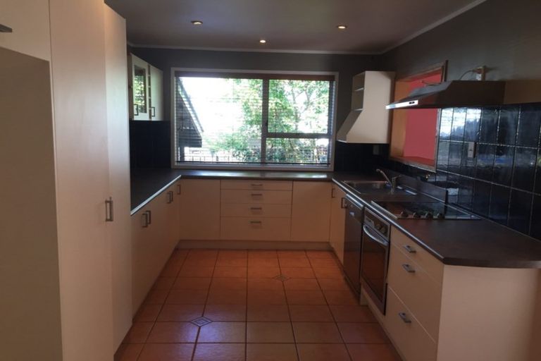 Photo of property in 7 Osmond Court, Sunnyvale, Auckland, 0612