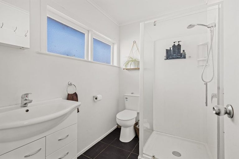 Photo of property in 73a Awaroa Road, Helensville, 0800