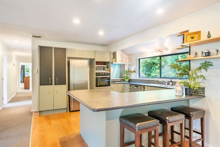 Photo of property in 116 Pinehaven Road, Pinehaven, Upper Hutt, 5019