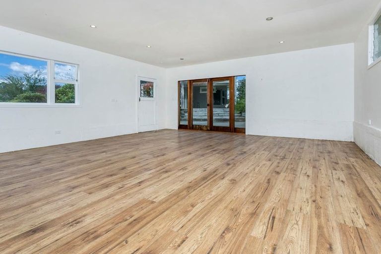 Photo of property in 76 Awa Road, Kumeu, 0891