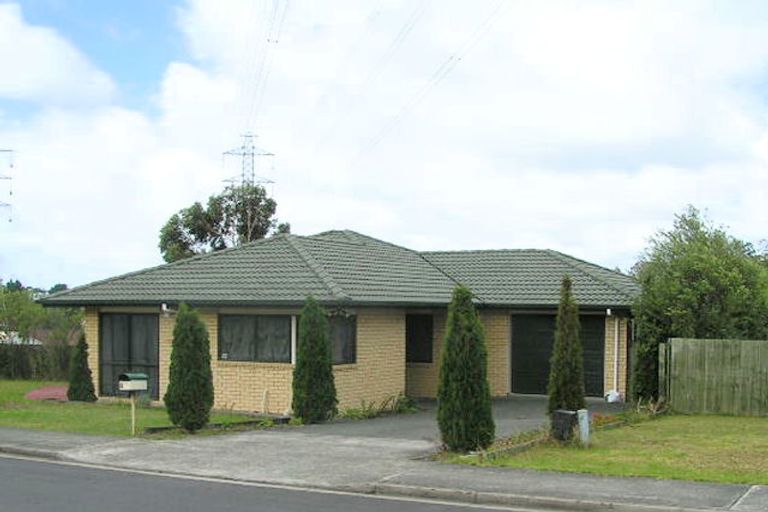 Photo of property in 2 Killygordon Place, Massey, Auckland, 0614