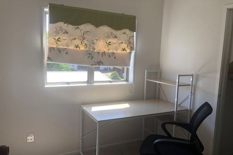 Photo of property in 2/24 Curacao Place, Half Moon Bay, Auckland, 2012