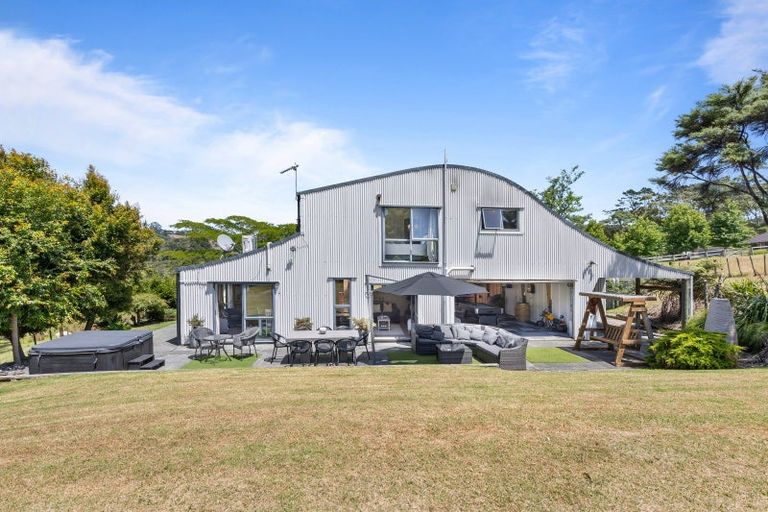 Photo of property in 100 Kauri Crescent, Waimauku, Kumeu, 0891