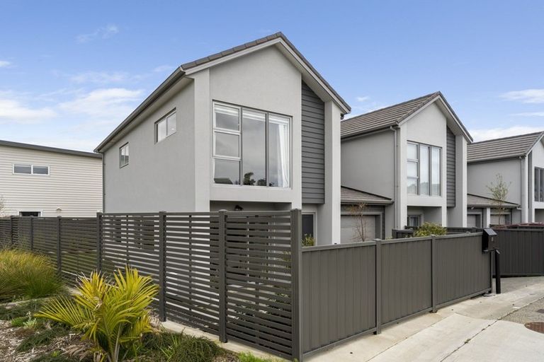 Photo of property in 10 Tieke Lane, Kenepuru, Porirua, 5022