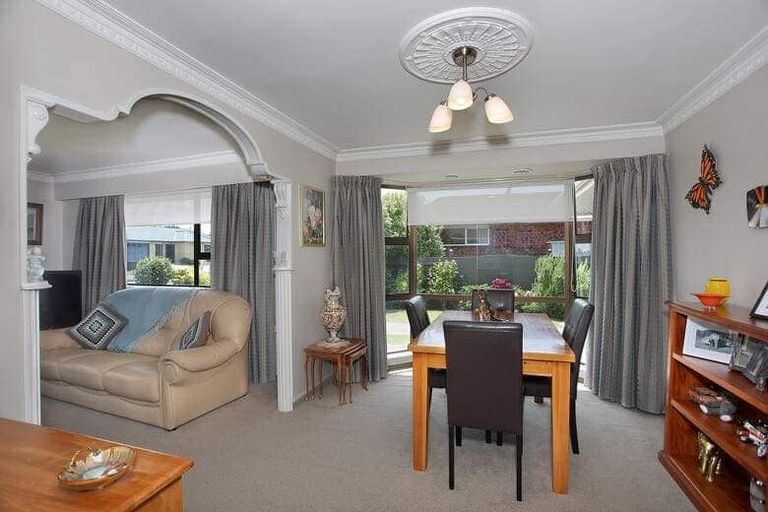 Photo of property in 43 Cedar Crescent, Feilding, 4702