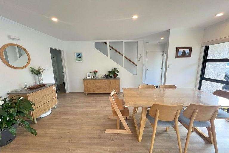Photo of property in 2/24 Hattaway Avenue, Bucklands Beach, Auckland, 2012