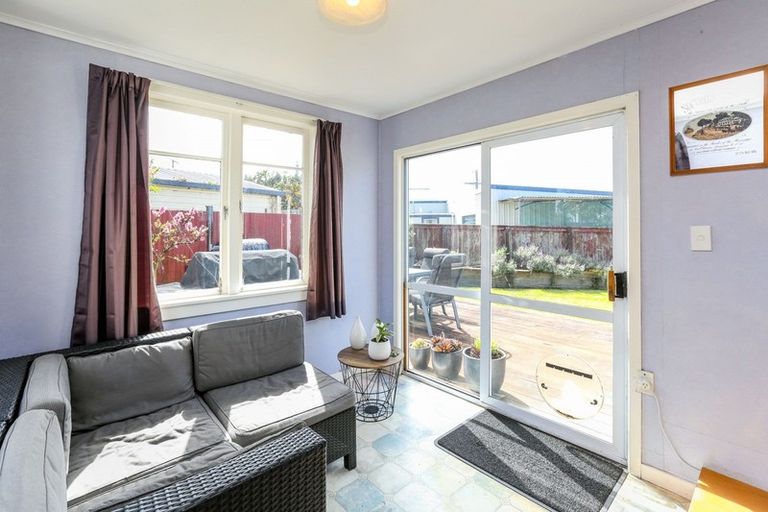 Photo of property in 136 Broadway, Waitara, 4320