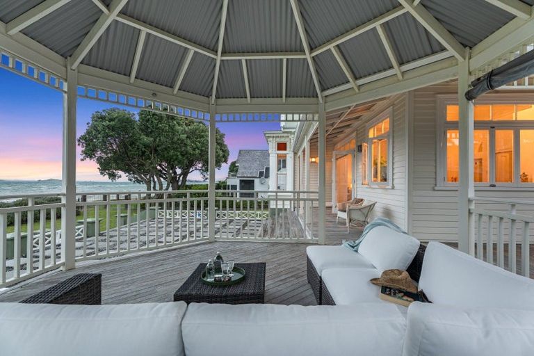 Photo of property in 36 Oxford Terrace, Devonport, Auckland, 0624