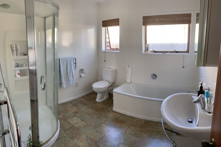 Photo of property in 56 Archibald Road, Kelston, Auckland, 0602