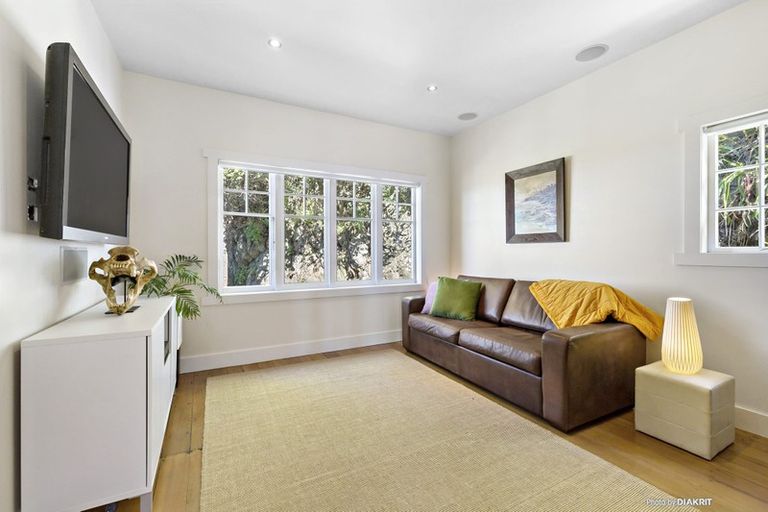 Photo of property in 382 The Esplanade, Island Bay, Wellington, 6023