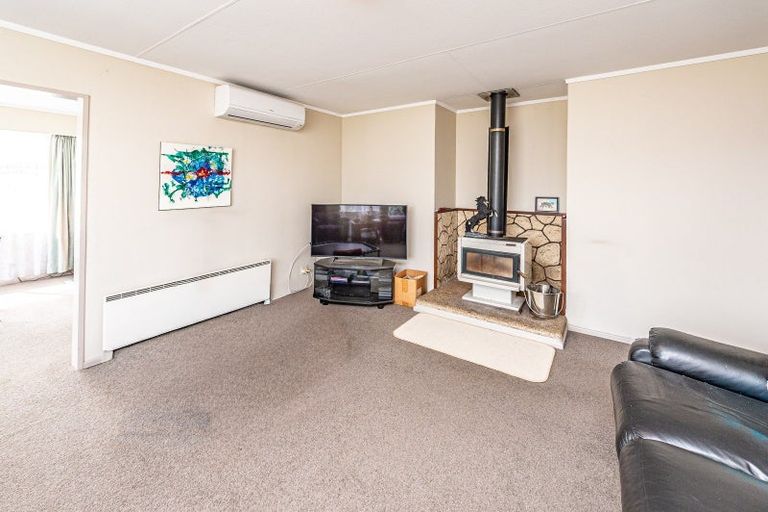 Photo of property in 14 Saunders Place, Gonville, Whanganui, 4501