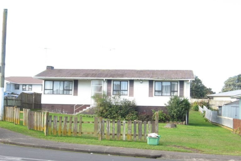 Photo of property in 2 Kirton Crescent, Manurewa, Auckland, 2102