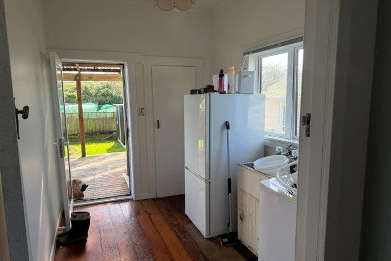 Photo of property in 27 Atiawa Street, Glen Avon, New Plymouth, 4312