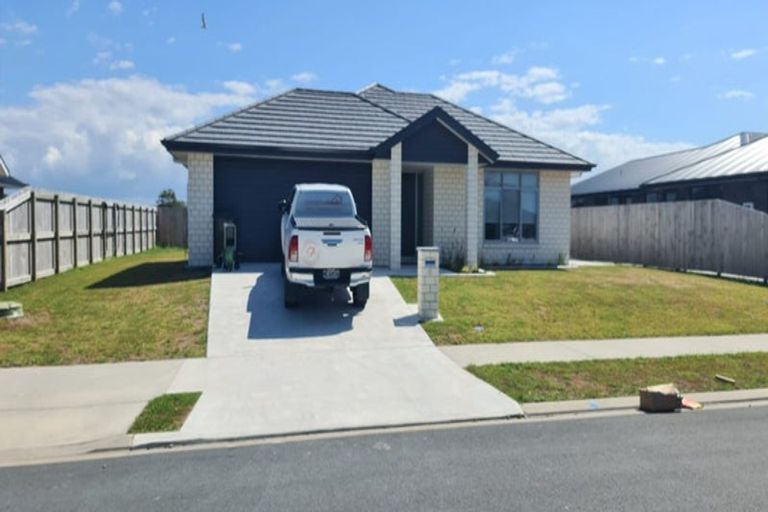 Photo of property in 23 Saint Michael Crescent, One Tree Point, 0118