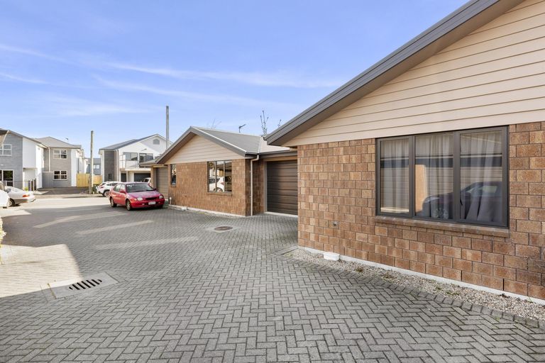 Photo of property in 2/31 Jones Crescent, Melville, Hamilton, 3206