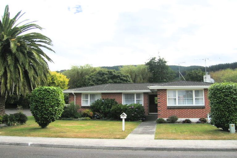 Photo of property in 58 Whirinaki Crescent, Heretaunga, Upper Hutt, 5018