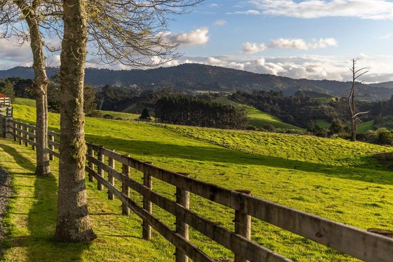 Photo of property in 90 Mcentee Road, Waitakere, Auckland, 0816