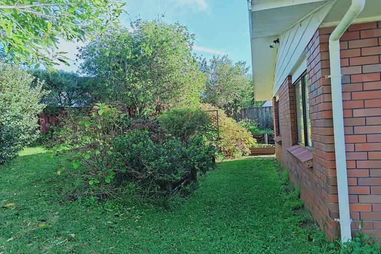 Photo of property in 24 Dianne Louise Drive, Half Moon Bay, Auckland, 2012