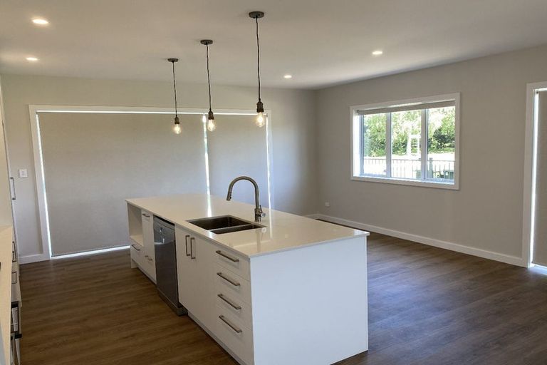 Photo of property in 2 Grove Lane, Omokoroa, 3114