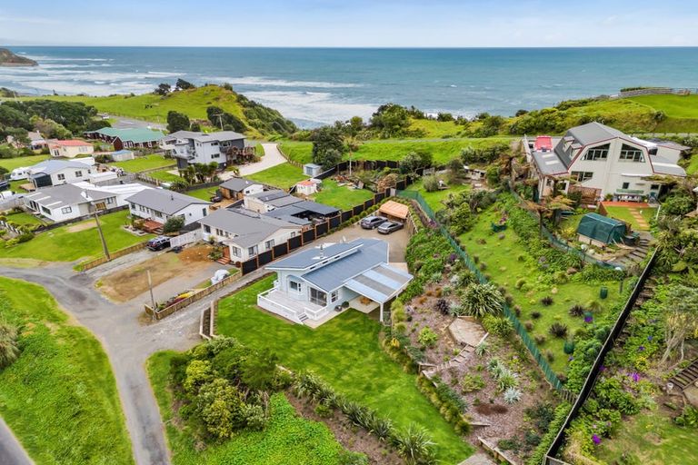 Photo of property in 8 Tainui Street, Mokau, 4376