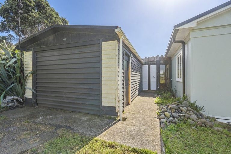 Photo of property in 4 Oha Street, Mokau, 4376