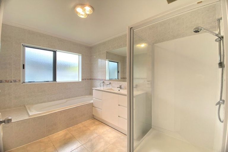 Photo of property in 9 Caragh Place, East Tamaki, Auckland, 2016